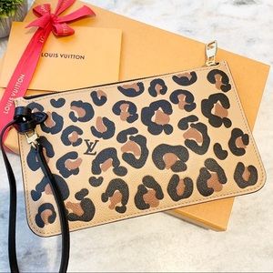 ❣️SOLD❣️Louis Vuitton Pochette Wristlet Pouch